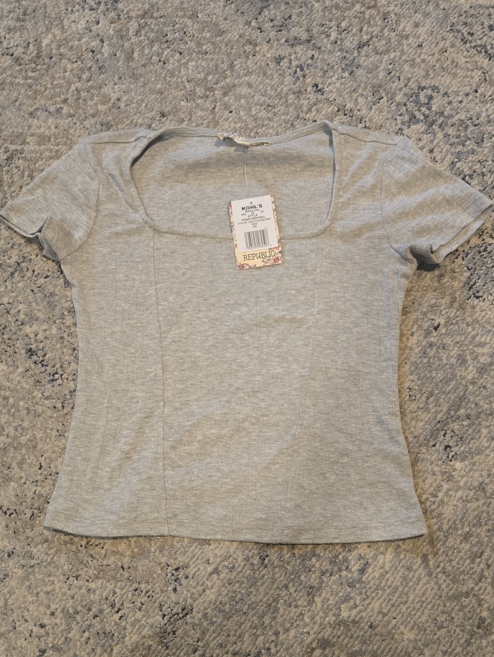Pink Republic Light Gray Scoop Neck Short Sleeve Top
